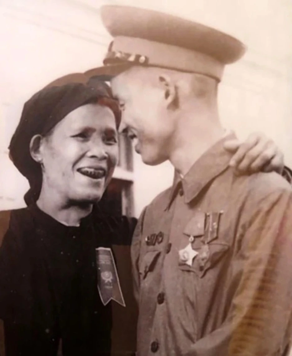 La Văn Cầu, từ cậu bé 'sống cũng như chết' đến anh hùng quân đội La Văn Cầu, từ cậu bé 'sống cũng như chết' đến anh hùng quân đội