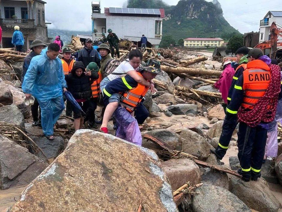 Lai Châu chạy đua tìm kiếm nạn nhân lũ quét Lai Châu chạy đua tìm kiếm nạn nhân lũ quét