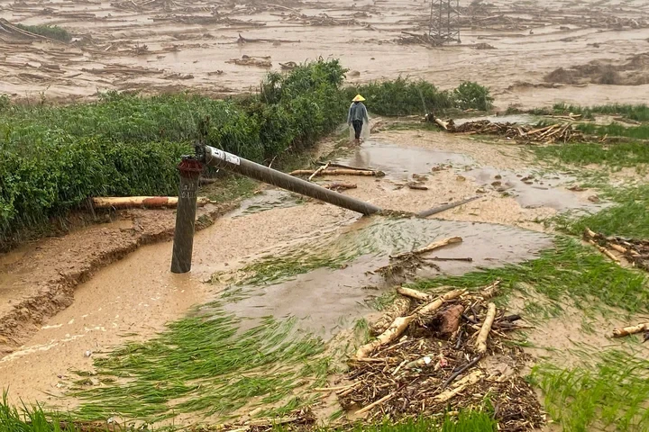 Lai Châu mưa lũ nghiêm trọng, nhiều tuyến đường chia cắt, bản làng bị cô lập Lai Châu mưa lũ nghiêm trọng, nhiều tuyến đường chia cắt, bản làng bị cô lập