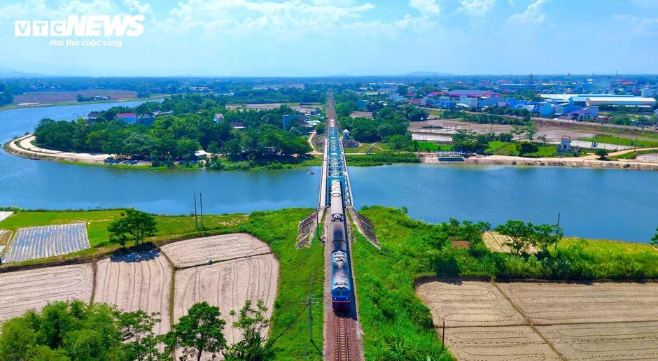 Lái tàu hỏa ám ảnh những pha đối đầu thảm khốc trên đường sắt Bắc - Nam Lái tàu hỏa ám ảnh những pha đối đầu thảm khốc trên đường sắt Bắc - Nam