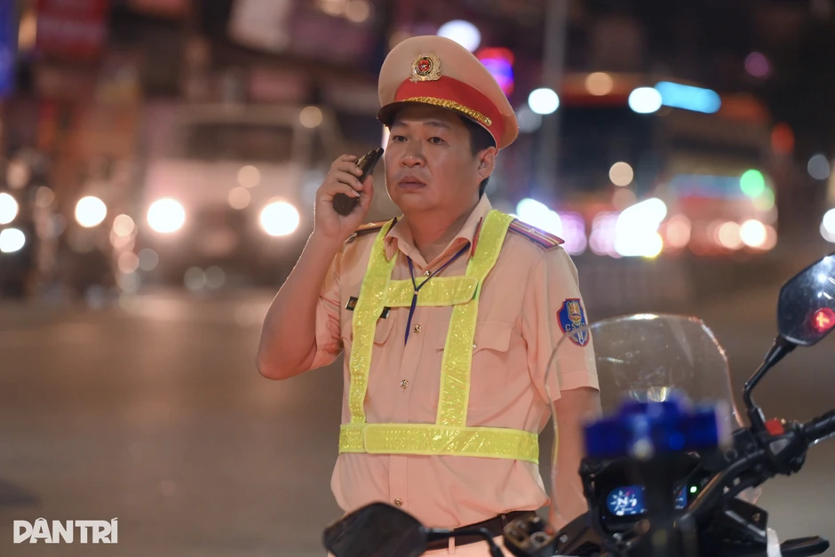 Lái xe sau cuộc nhậu, anh thợ hồ ở TPHCM bị phạt 9 triệu đồng Lái xe sau cuộc nhậu, anh thợ hồ ở TPHCM bị phạt 9 triệu đồng