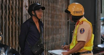 Lái xe sau cuộc nhậu, anh thợ hồ ở TPHCM bị phạt 9 triệu đồng