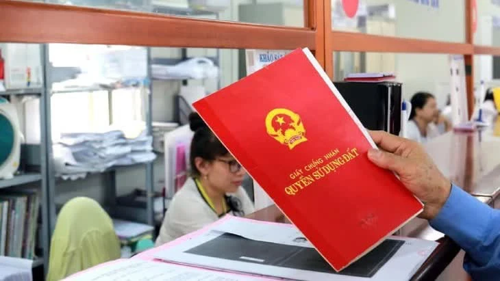 Làm sổ đỏ qua điện thoại, tại sao không? Làm sổ đỏ qua điện thoại, tại sao không?