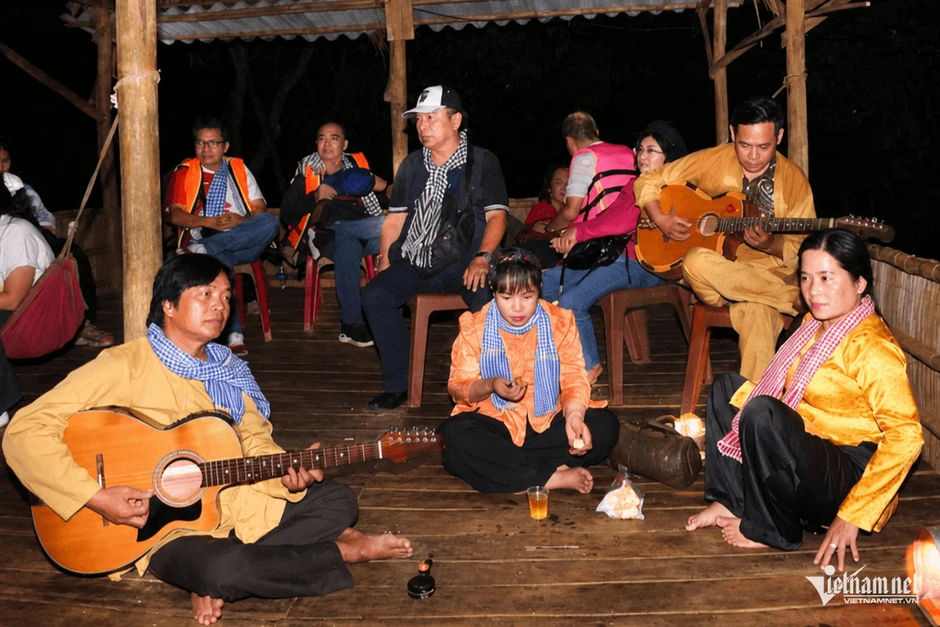 Lần theo dấu “thần rừng” giữa cánh rừng U Minh Hạ Lần theo dấu “thần rừng” giữa cánh rừng U Minh Hạ