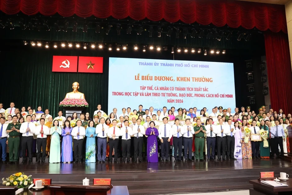Lan tỏa 358 'bông hoa đẹp' học và làm theo Bác tại TP.HCM Lan tỏa 358 'bông hoa đẹp' học và làm theo Bác tại TP.HCM