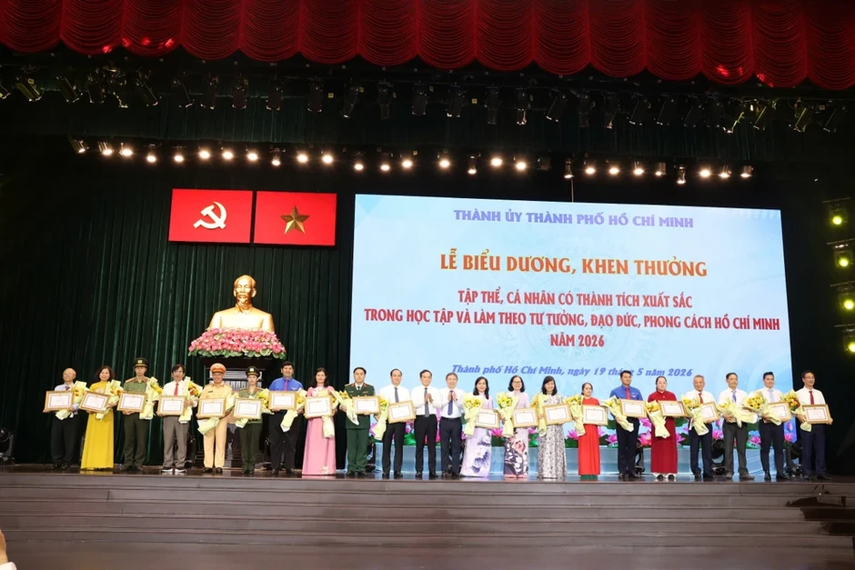 Lan tỏa 358 'bông hoa đẹp' học và làm theo Bác tại TP.HCM Lan tỏa 358 'bông hoa đẹp' học và làm theo Bác tại TP.HCM