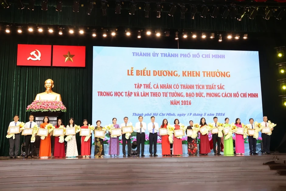 Lan tỏa 358 'bông hoa đẹp' học và làm theo Bác tại TP.HCM Lan tỏa 358 'bông hoa đẹp' học và làm theo Bác tại TP.HCM