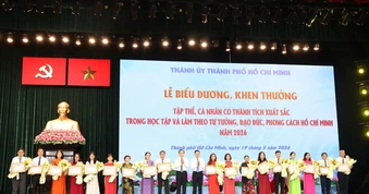 Lan tỏa 358 'bông hoa đẹp' học và làm theo Bác tại TP.HCM
