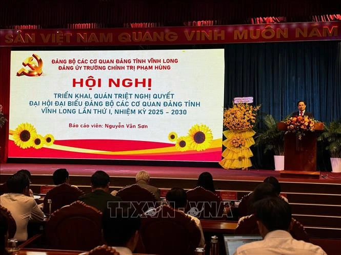 Lan tỏa luồng sinh khí mới để đưa nghị quyết vào cuộc sống Lan tỏa luồng sinh khí mới để đưa nghị quyết vào cuộc sống