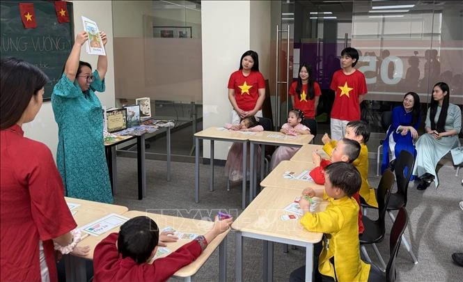 Lan tỏa mạnh mẽ tiếng Việt đến từng người Việt Nam ở nước ngoài Lan tỏa mạnh mẽ tiếng Việt đến từng người Việt Nam ở nước ngoài
