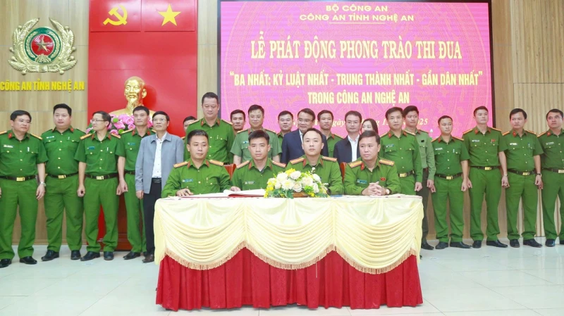 Lan toả phong trào thi đua “Ba Nhất” của lực lượng Công an trên quê hương Bác Hồ Lan toả phong trào thi đua “Ba Nhất” của lực lượng Công an trên quê hương Bác Hồ