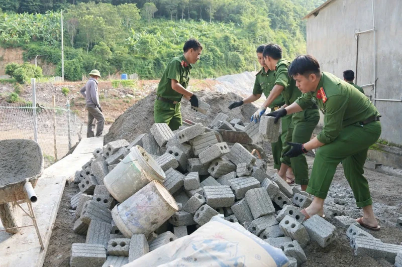 Lan toả phong trào thi đua “Ba Nhất” của lực lượng Công an trên quê hương Bác Hồ Lan toả phong trào thi đua “Ba Nhất” của lực lượng Công an trên quê hương Bác Hồ