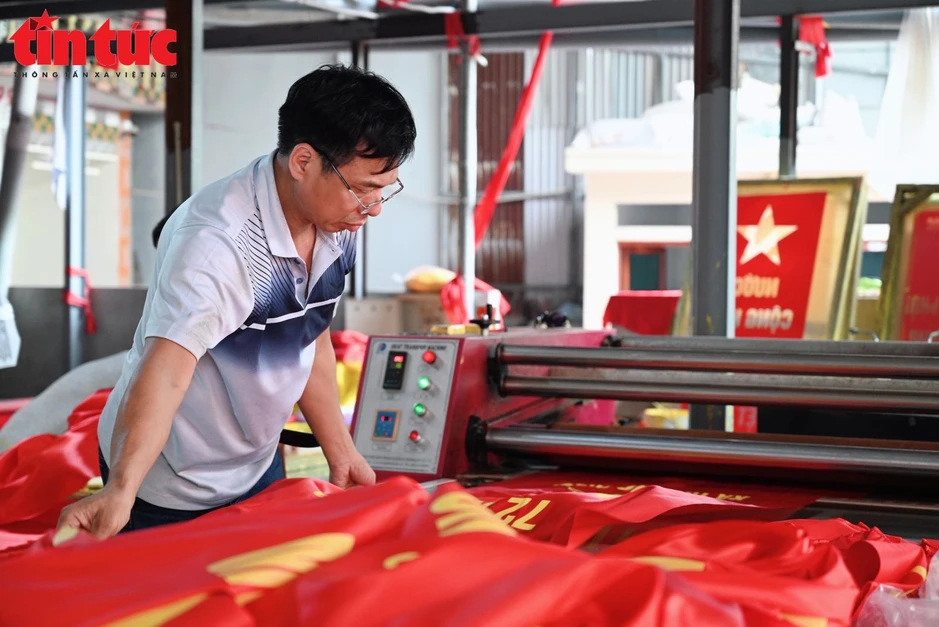Làng cờ Từ Vân, nơi sắc đỏ ‘không bao giờ tắt’ Làng cờ Từ Vân, nơi sắc đỏ ‘không bao giờ tắt’