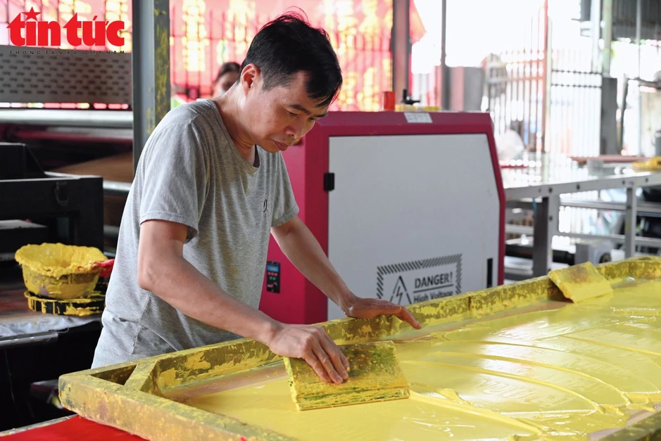 Làng cờ Từ Vân, nơi sắc đỏ ‘không bao giờ tắt’ Làng cờ Từ Vân, nơi sắc đỏ ‘không bao giờ tắt’
