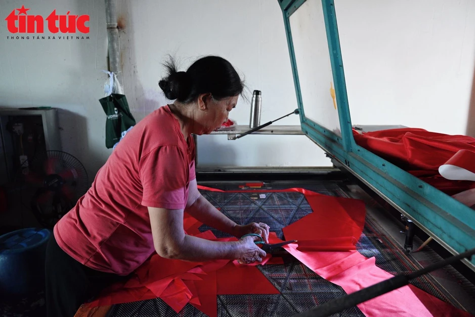 Làng cờ Từ Vân, nơi sắc đỏ ‘không bao giờ tắt’ Làng cờ Từ Vân, nơi sắc đỏ ‘không bao giờ tắt’