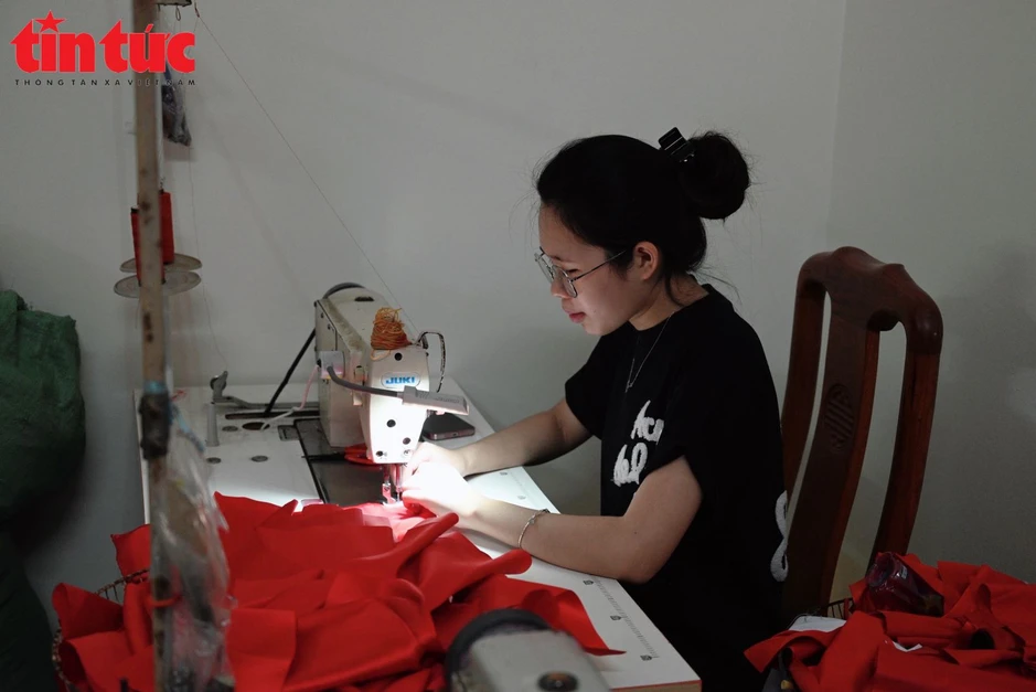 Làng cờ Từ Vân, nơi sắc đỏ ‘không bao giờ tắt’ Làng cờ Từ Vân, nơi sắc đỏ ‘không bao giờ tắt’
