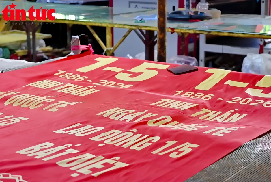 Làng cờ Từ Vân, nơi sắc đỏ ‘không bao giờ tắt’ Làng cờ Từ Vân, nơi sắc đỏ ‘không bao giờ tắt’