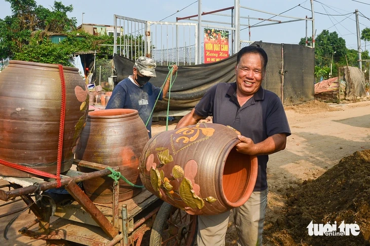 Làng đào Nhật Tân, quất Tứ Liên tất bật vào vụ mới Làng đào Nhật Tân, quất Tứ Liên tất bật vào vụ mới