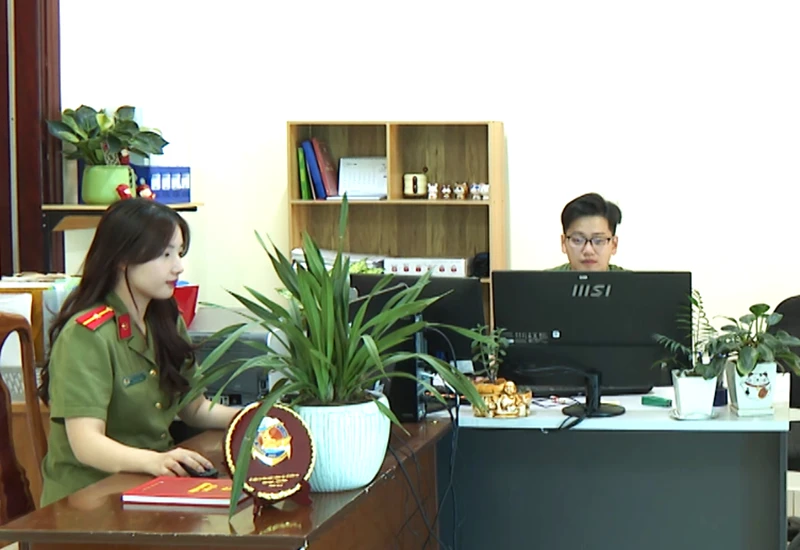 Lặng thầm phía sau những chiến công Lặng thầm phía sau những chiến công