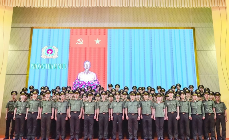 Lặng thầm phía sau những chiến công Lặng thầm phía sau những chiến công