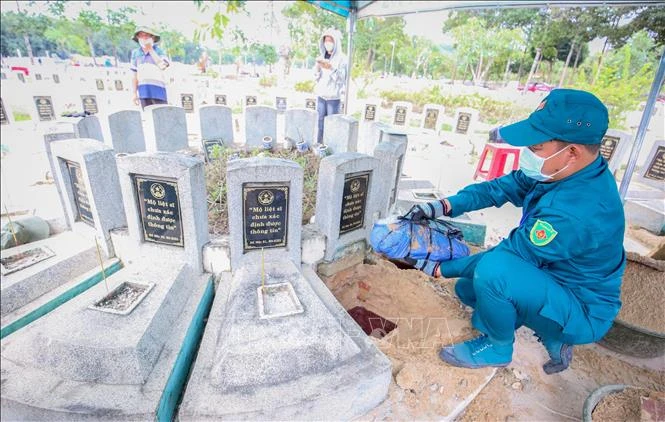 Lặng thầm viết tiếp hành trình trở về của các liệt sĩ Lặng thầm viết tiếp hành trình trở về của các liệt sĩ