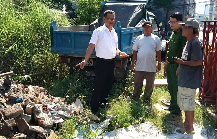 Lãnh đạo Đà Nẵng chỉ đạo ‘nóng’ xử lý rác tồn đọng, đổ trộm xà bần Lãnh đạo Đà Nẵng chỉ đạo ‘nóng’ xử lý rác tồn đọng, đổ trộm xà bần
