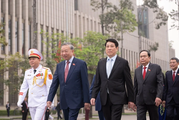 Lãnh đạo Đảng, Nhà nước, đại biểu Quốc hội vào lăng viếng Chủ tịch Hồ Chí Minh Lãnh đạo Đảng, Nhà nước, đại biểu Quốc hội vào lăng viếng Chủ tịch Hồ Chí Minh
