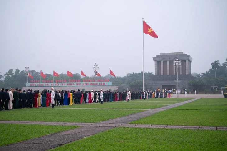 Lãnh đạo Đảng, Nhà nước, đại biểu Quốc hội vào lăng viếng Chủ tịch Hồ Chí Minh Lãnh đạo Đảng, Nhà nước, đại biểu Quốc hội vào lăng viếng Chủ tịch Hồ Chí Minh