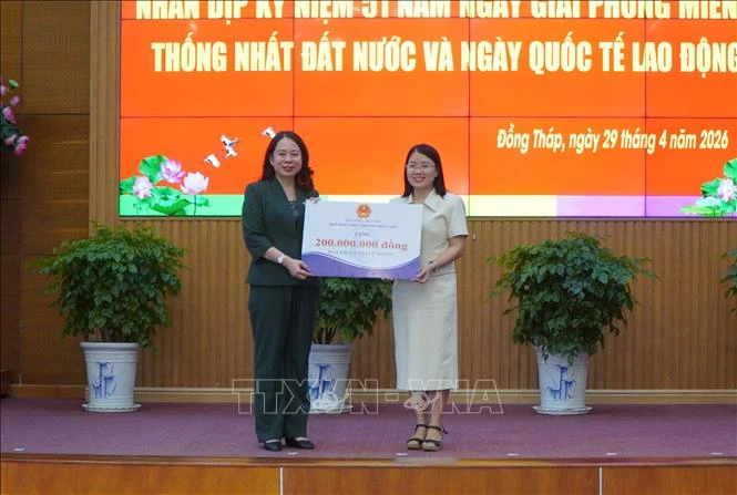 Lãnh đạo Đảng, Nhà nước thăm, tặng quà các gia đình chính sách, người lao động có hoàn cảnh khó khăn Lãnh đạo Đảng, Nhà nước thăm, tặng quà các gia đình chính sách, người lao động có hoàn cảnh khó khăn