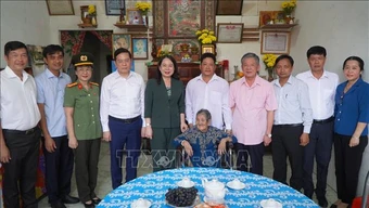 Lãnh đạo Đảng, Nhà nước thăm, tặng quà các gia đình chính sách, người lao động có hoàn cảnh khó khăn