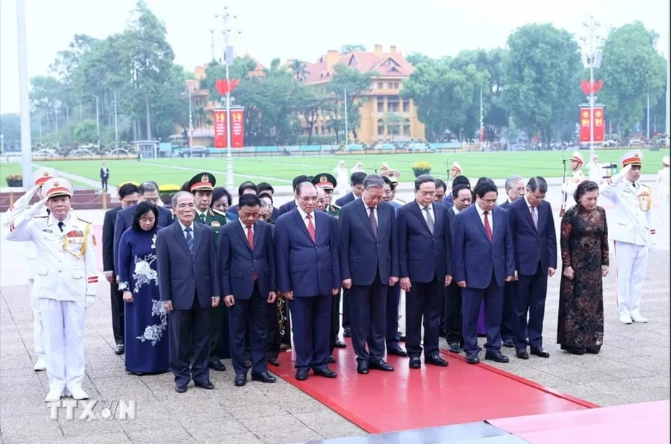 Lãnh đạo Đảng, Nhà nước vào Lăng viếng Chủ tịch Hồ Chí Minh dịp 30-4 Lãnh đạo Đảng, Nhà nước vào Lăng viếng Chủ tịch Hồ Chí Minh dịp 30-4