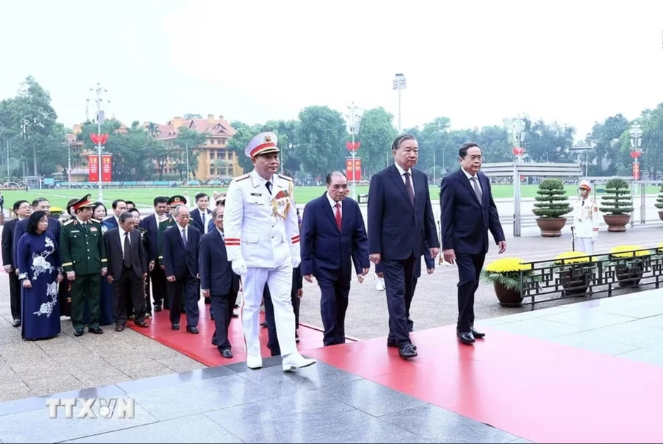 Lãnh đạo Đảng, Nhà nước vào Lăng viếng Chủ tịch Hồ Chí Minh dịp 30-4 Lãnh đạo Đảng, Nhà nước vào Lăng viếng Chủ tịch Hồ Chí Minh dịp 30-4