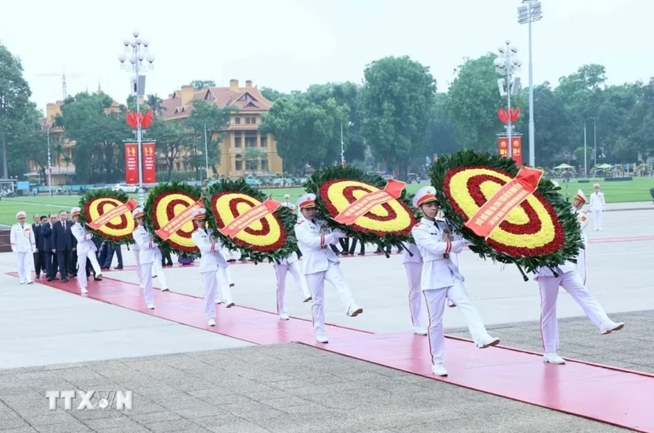 Lãnh đạo Đảng, Nhà nước vào Lăng viếng Chủ tịch Hồ Chí Minh dịp 30-4 Lãnh đạo Đảng, Nhà nước vào Lăng viếng Chủ tịch Hồ Chí Minh dịp 30-4