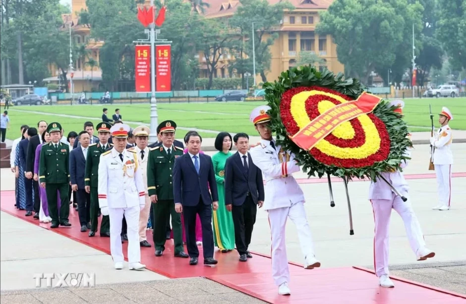Lãnh đạo Đảng, Nhà nước vào Lăng viếng Chủ tịch Hồ Chí Minh dịp 30-4 Lãnh đạo Đảng, Nhà nước vào Lăng viếng Chủ tịch Hồ Chí Minh dịp 30-4
