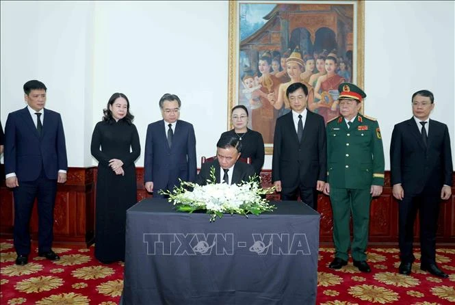 Lãnh đạo Đảng, Nhà nước viếng đồng chí Xaysomphone Phomvihane, Ủy viên Bộ Chính trị, Chủ tịch Quốc hội Lào