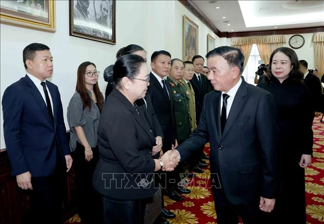 Lãnh đạo Đảng, Nhà nước viếng đồng chí Xaysomphone Phomvihane, Ủy viên Bộ Chính trị, Chủ tịch Quốc hội Lào