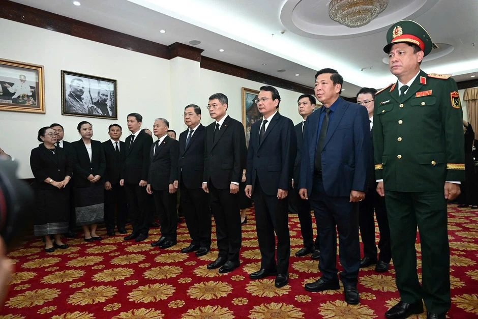 Lãnh đạo Đảng, Nhà nước Việt Nam viếng Chủ tịch Quốc hội Lào