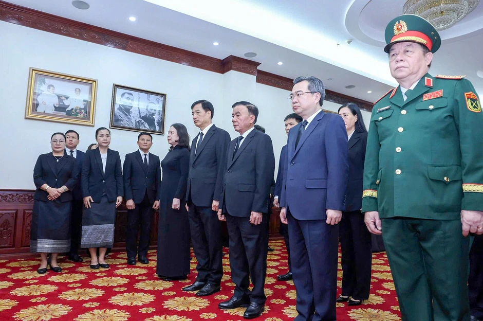 Lãnh đạo Đảng, Nhà nước Việt Nam viếng Chủ tịch Quốc hội Lào