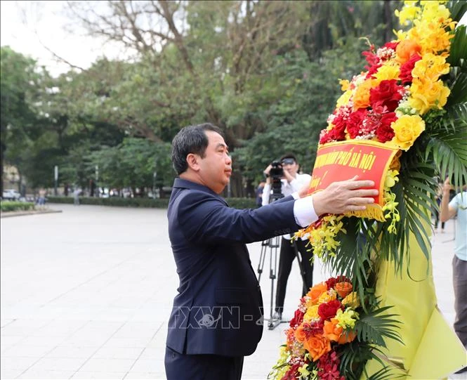 Lãnh đạo thành phố Hà Nội dâng hoa kỷ niệm 156 năm Ngày sinh V.I.Lenin Lãnh đạo thành phố Hà Nội dâng hoa kỷ niệm 156 năm Ngày sinh V.I.Lenin