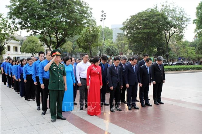 Lãnh đạo thành phố Hà Nội dâng hoa kỷ niệm 156 năm Ngày sinh V.I.Lenin Lãnh đạo thành phố Hà Nội dâng hoa kỷ niệm 156 năm Ngày sinh V.I.Lenin