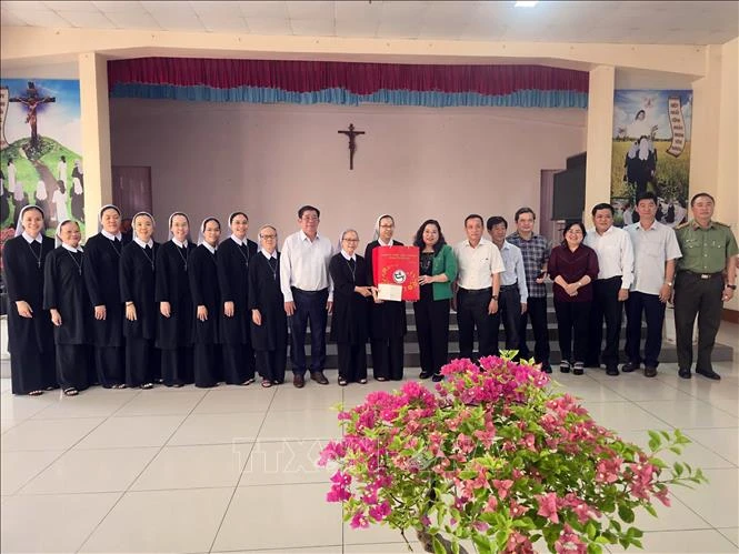 Lãnh đạo TP Cần Thơ thăm, chúc mừng Lễ Phục sinh tại các cơ sở tôn giáo Lãnh đạo TP Cần Thơ thăm, chúc mừng Lễ Phục sinh tại các cơ sở tôn giáo