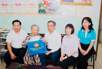 Lãnh đạo TP Hồ Chí Minh thăm, tri ân các Mẹ Việt Nam Anh hùng