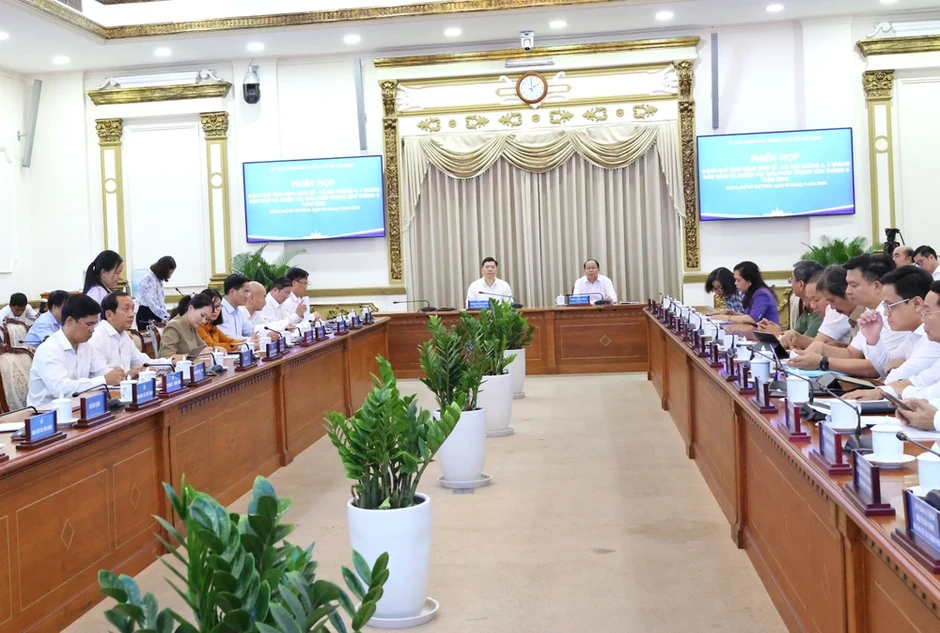Lãnh đạo TP.HCM biểu dương các sở ngành làm việc với 'tốc độ tên lửa' Lãnh đạo TP.HCM biểu dương các sở ngành làm việc với 'tốc độ tên lửa'