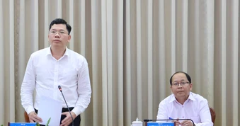 Lãnh đạo TP.HCM biểu dương các sở ngành làm việc với 'tốc độ tên lửa'