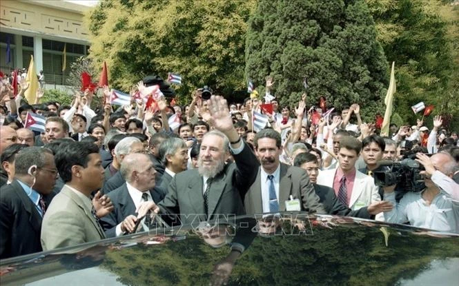 Lãnh tụ Fidel Castro: Lãnh tụ huyền thoại, người bạn lớn của Nhân dân Việt Nam Lãnh tụ Fidel Castro: Lãnh tụ huyền thoại, người bạn lớn của Nhân dân Việt Nam