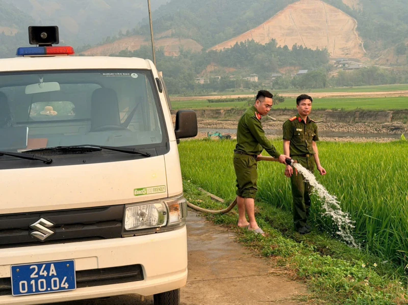 Lào Cai: Công an xã cứu gần 30ha lúa hạn Lào Cai: Công an xã cứu gần 30ha lúa hạn