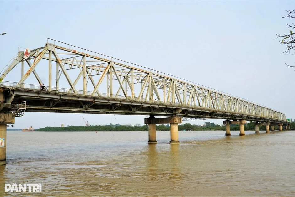 Lắp lưới thép an toàn tại cây cầu nhiều người tìm đến tự vẫn Lắp lưới thép an toàn tại cây cầu nhiều người tìm đến tự vẫn