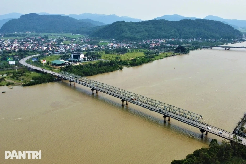 Lắp lưới thép an toàn tại cây cầu nhiều người tìm đến tự vẫn Lắp lưới thép an toàn tại cây cầu nhiều người tìm đến tự vẫn