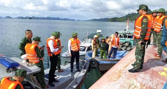 Lật tàu trên vùng biển Vân Đồn, hai anh em ruột mất tích