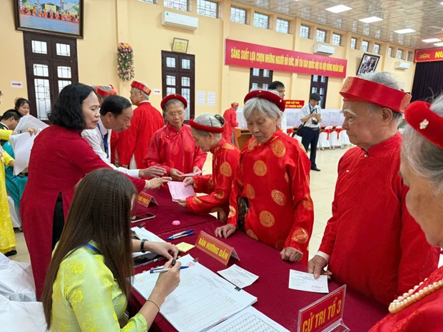 Lật tẩy thủ đoạn “tung hỏa mù” bôi nhọ, gây nhiễu dịp bầu cử Lật tẩy thủ đoạn “tung hỏa mù” bôi nhọ, gây nhiễu dịp bầu cử